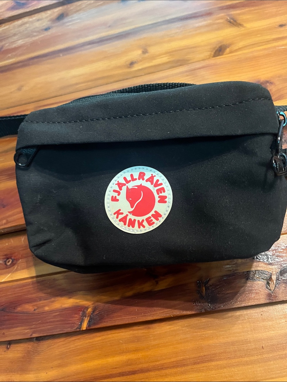NWOT Fjaklracen Kanken Hip Bag - Picture 2 of 3
